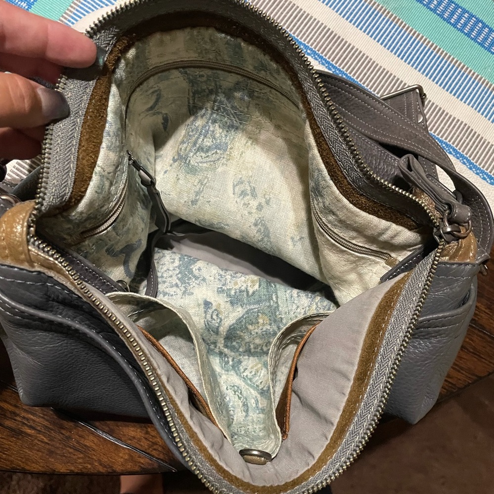 Rough & Tumble medium vintage open pocket hobo - Picture 8 of 9